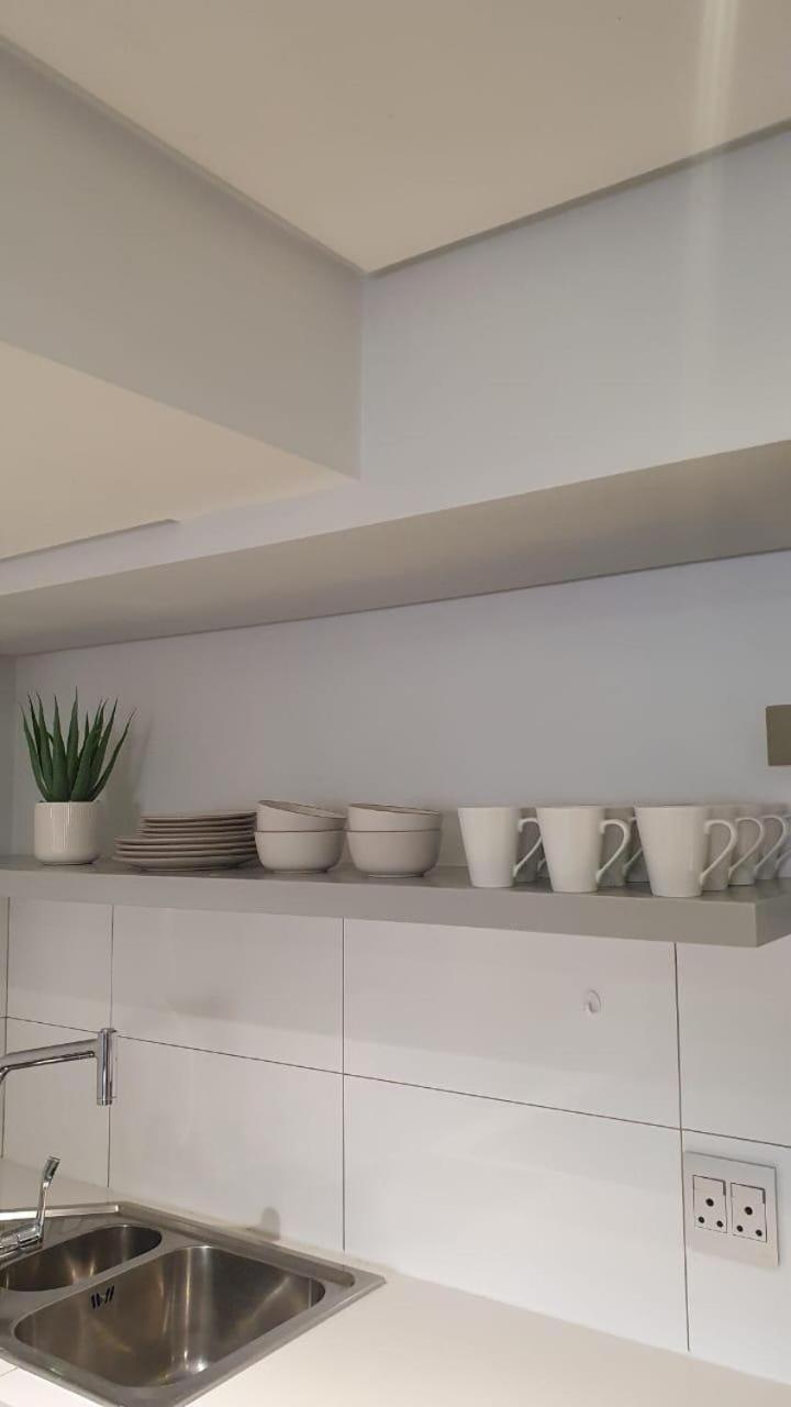 4b 4 Clarens Road * Cape Town