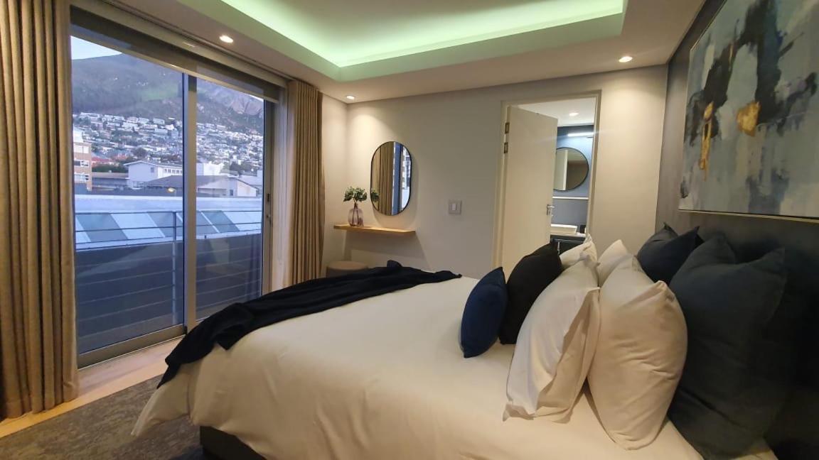 4b 4 Clarens Road * Cape Town